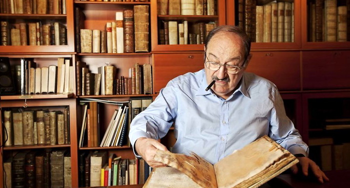 Umberto Eco tra i libri antichi