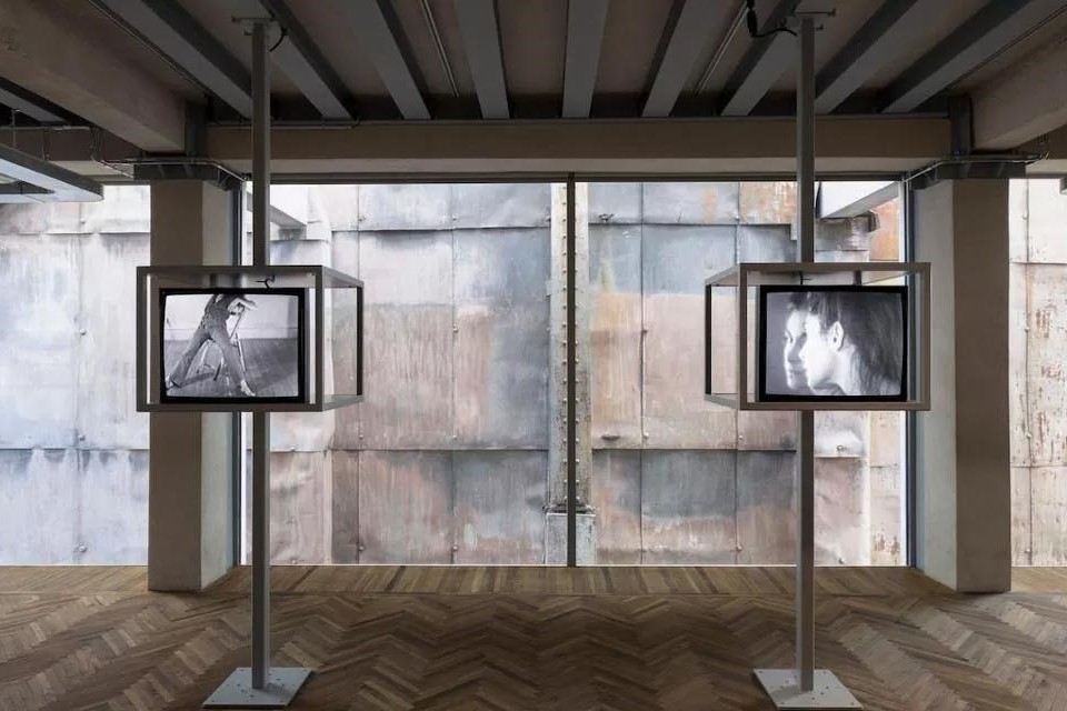 Dalla mostra “Atti Rivoluzionari”, Osservatorio Fondazione Prada, Milano. Foto: Andrea Rossetti