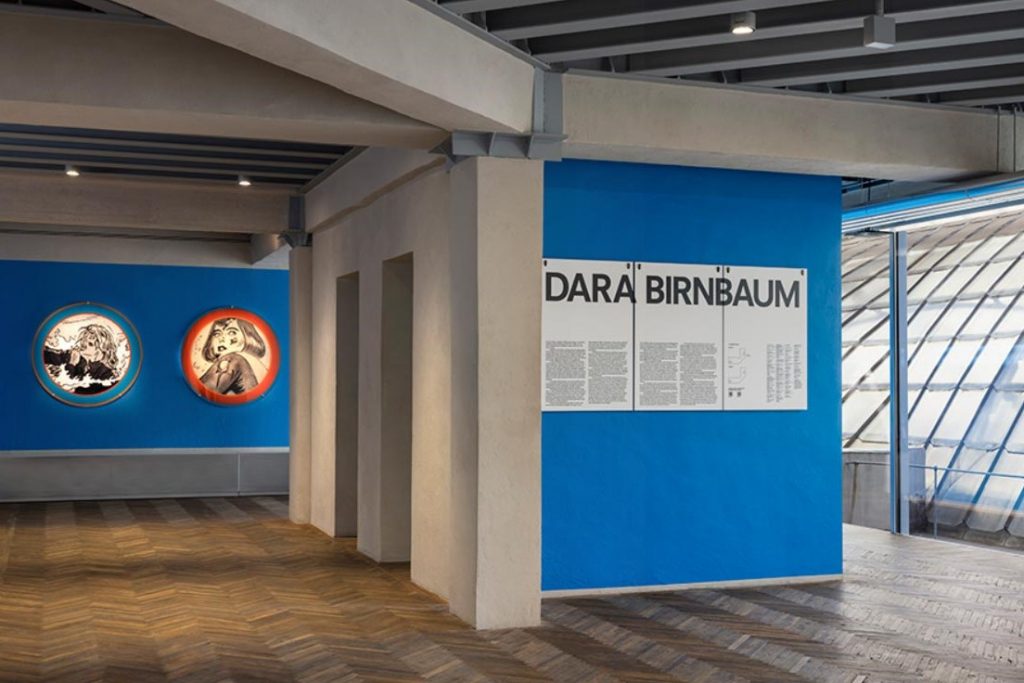 Dalla mostra “Dara Birnbaum”, Osservatorio Fondazione Prada, Milano. Foto: Andrea Rossetti