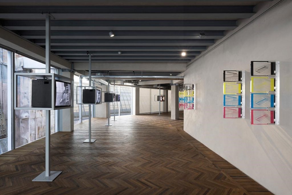 Dalla mostra “Dara Birnbaum”, Osservatorio Fondazione Prada, Milano. Foto: Andrea Rossetti