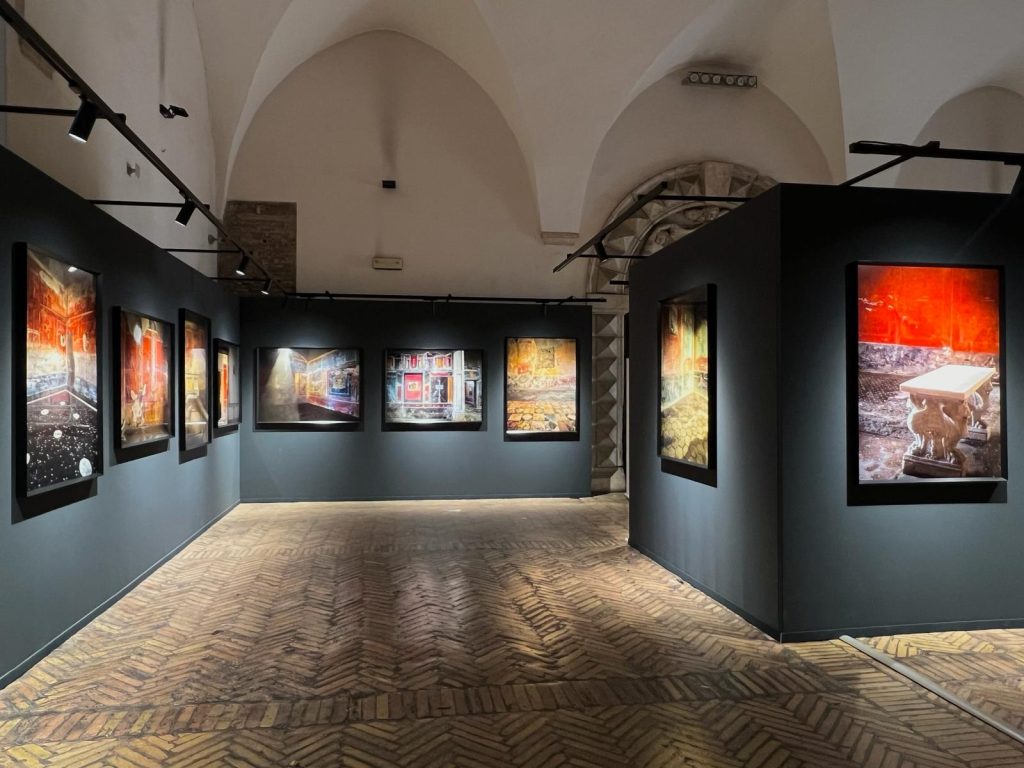 Interno Pompeiano. Veduta della mostra al Castel Sant'Angelo, Roma, 2024. © Luigi Spina