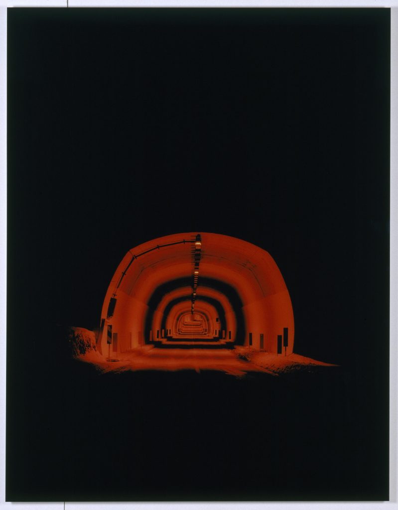Luca Andreoni e Antonio Fortugno, Non si fa in tempo ad avere paura, Tunnel, 2006. Fotografia. Deutsche Bank Collection. Courtesy Galleria V