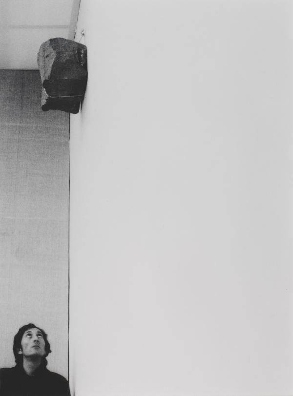 Paolo Mussat Sartor, Giovanni Anselmo, 1969 stampa fotografica al bromuro d’argento 180 x 130 mm GAM – Galleria Civica d’Arte Moderna e Contemporanea, 
Torino © Paolo Mussat Sartor