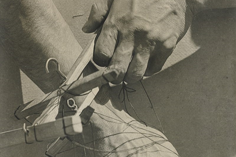 "Le mani del burattinaio", Tina Modotti, 1929, © Minneapolis Institute of Art negli USA